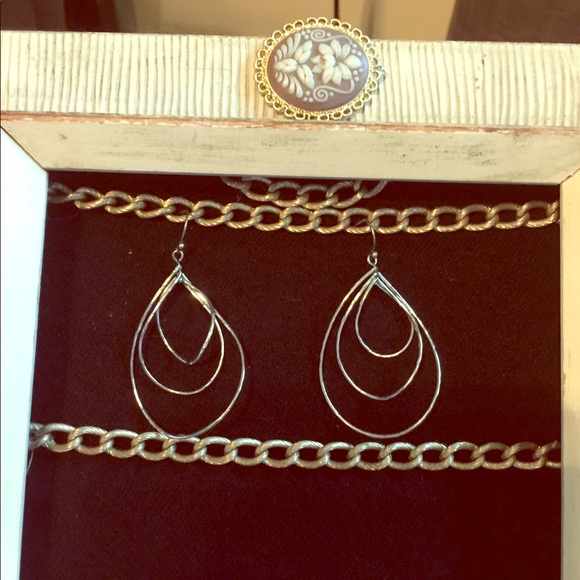 Earrings - Picture 1 of 5